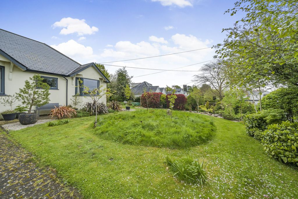 Property photo 2 of 18