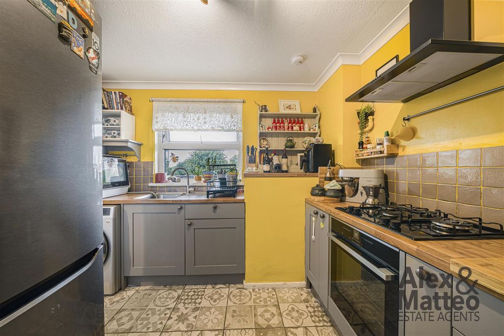 Property photo 3 of 21 Westlake