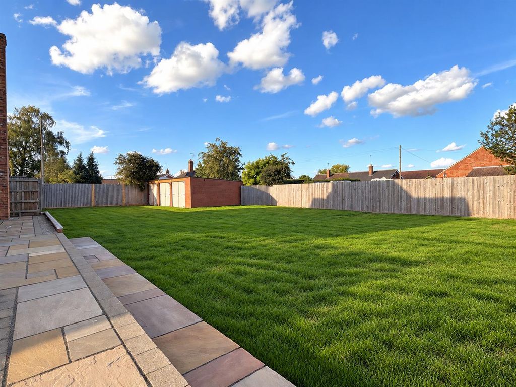 Property photo 2 of 26 Magnificent Garden