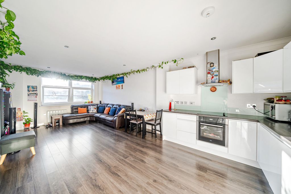 Property photo 1 of 20 1400315-8-696A08A...