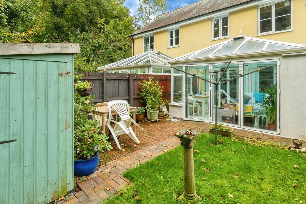 Property photo 2 of 11 Garden