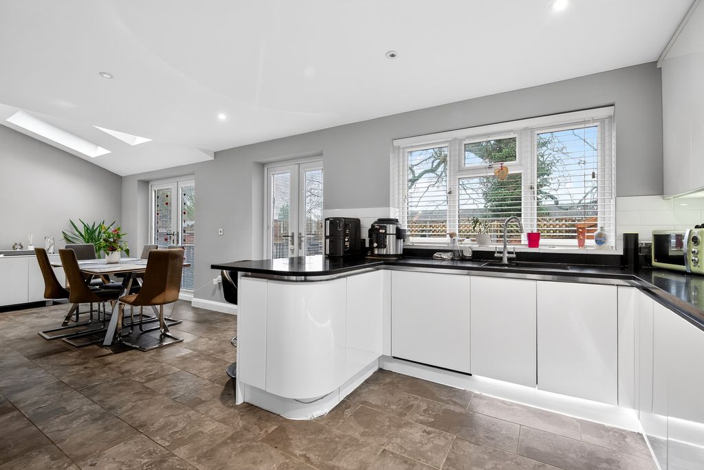 Property photo 3 of 18