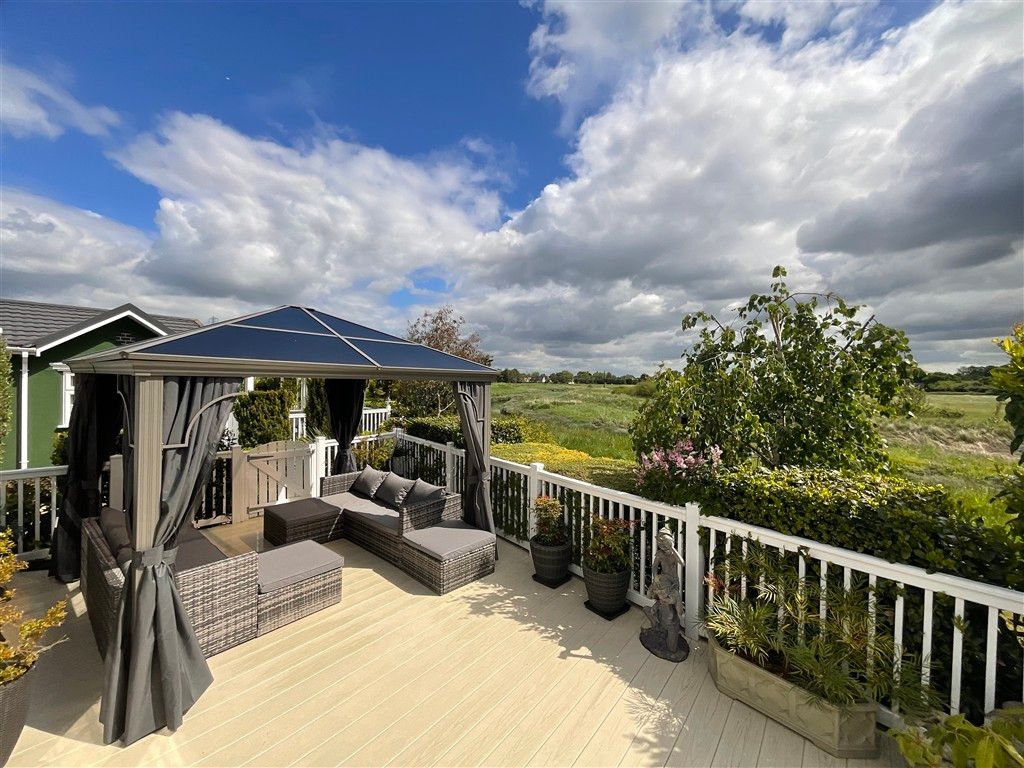 Property photo 2 of 12 Veranda