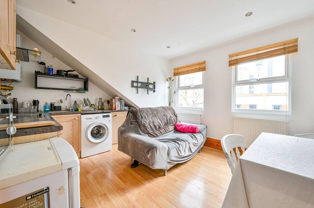 Property photo 2 of 6