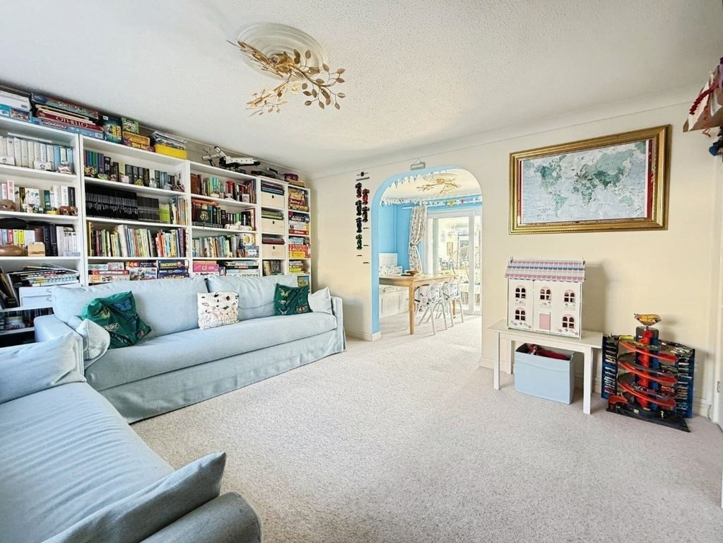 Property photo 2 of 19 Pbox-Living_Room-327403.Jpeg