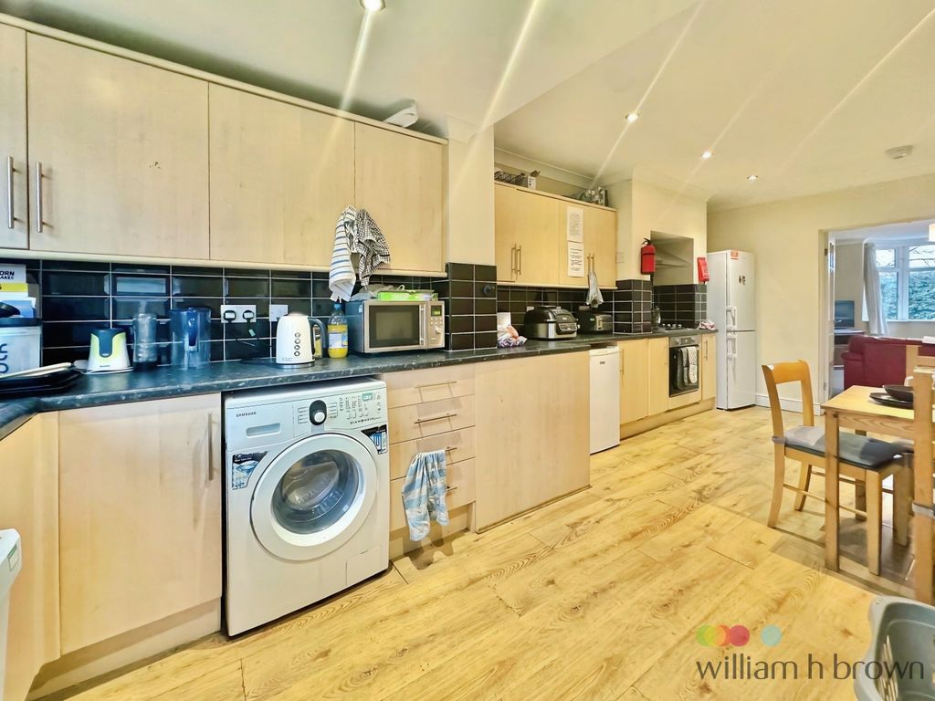 Property photo 2 of 17 Image