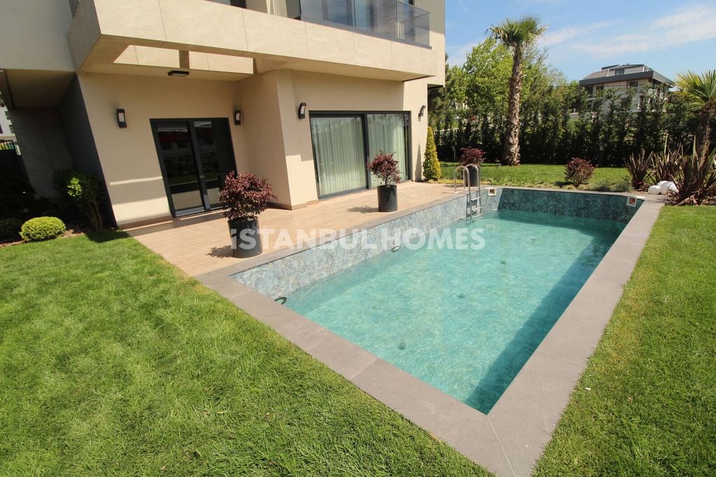 Property photo 3 of 43