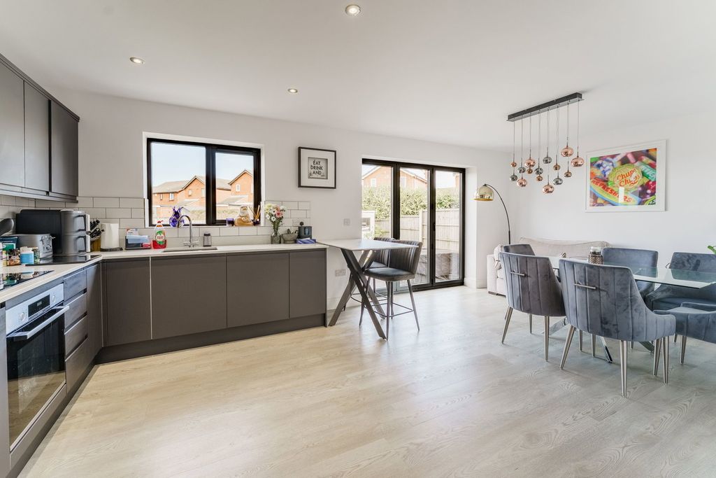 Property photo 2 of 29