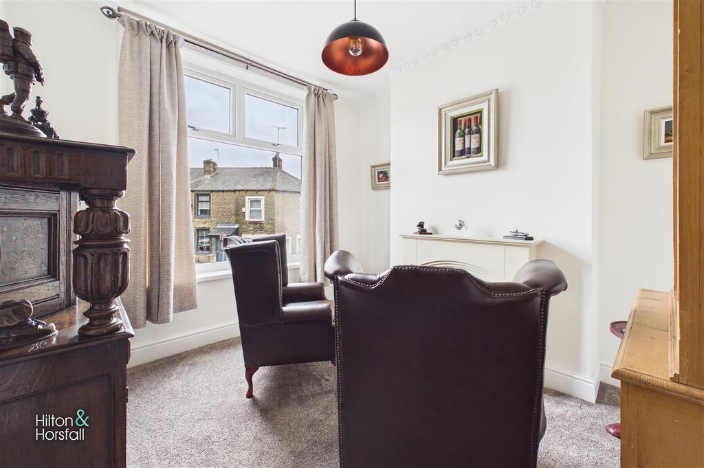 Property photo 2 of 13 Skipton Road