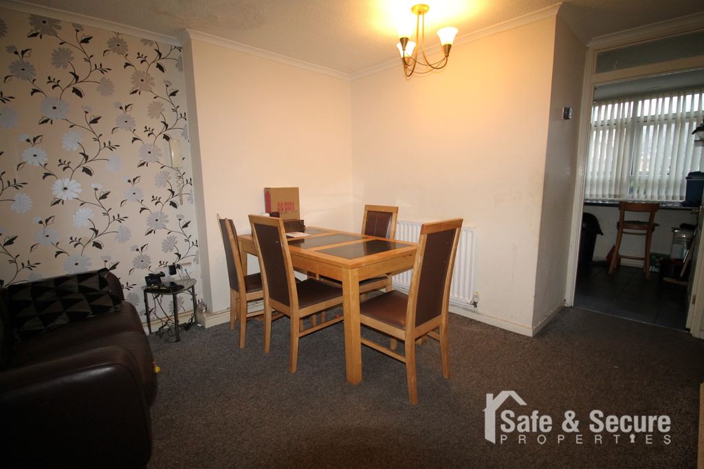 Property photo 3 of 15 Dining Area