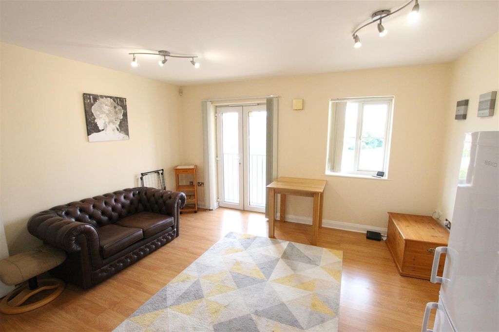 Property photo 2 of 8