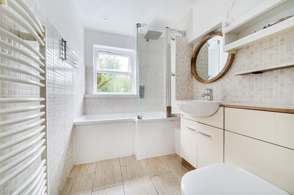 Property photo 2 of 11 Bathroom