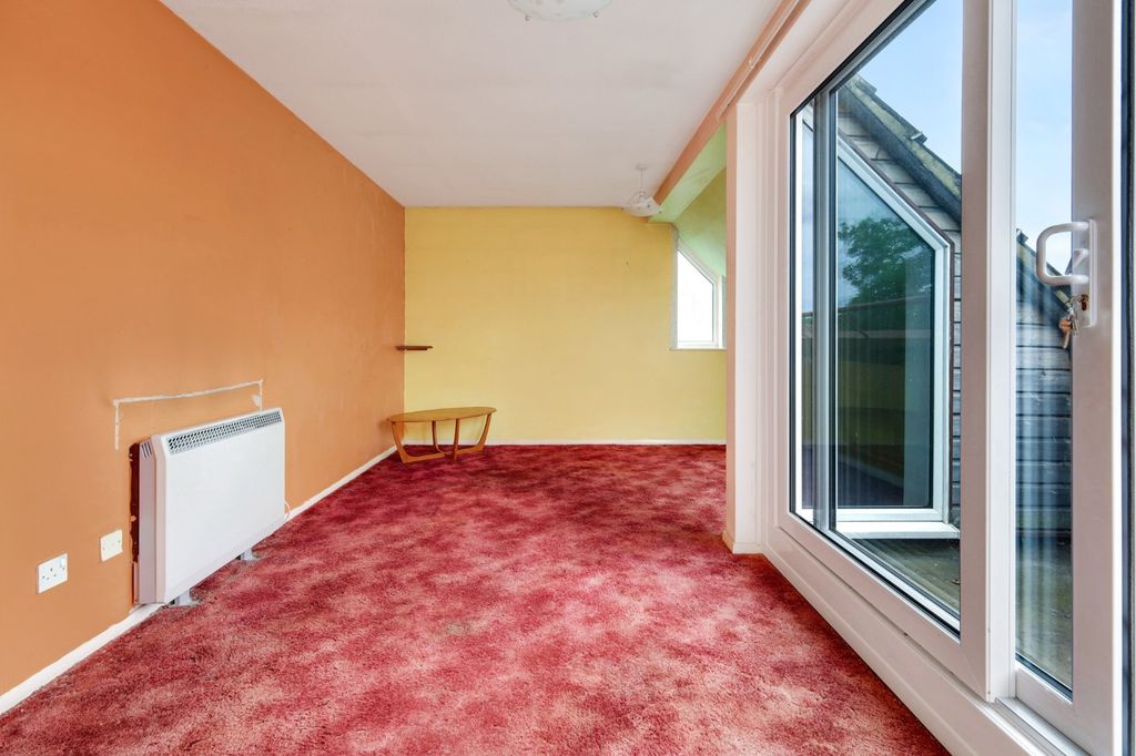 Property photo 2 of 9 4819653
