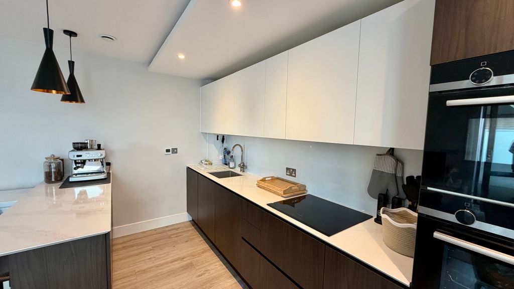 Property photo 3 of 13 Kitchen Alt