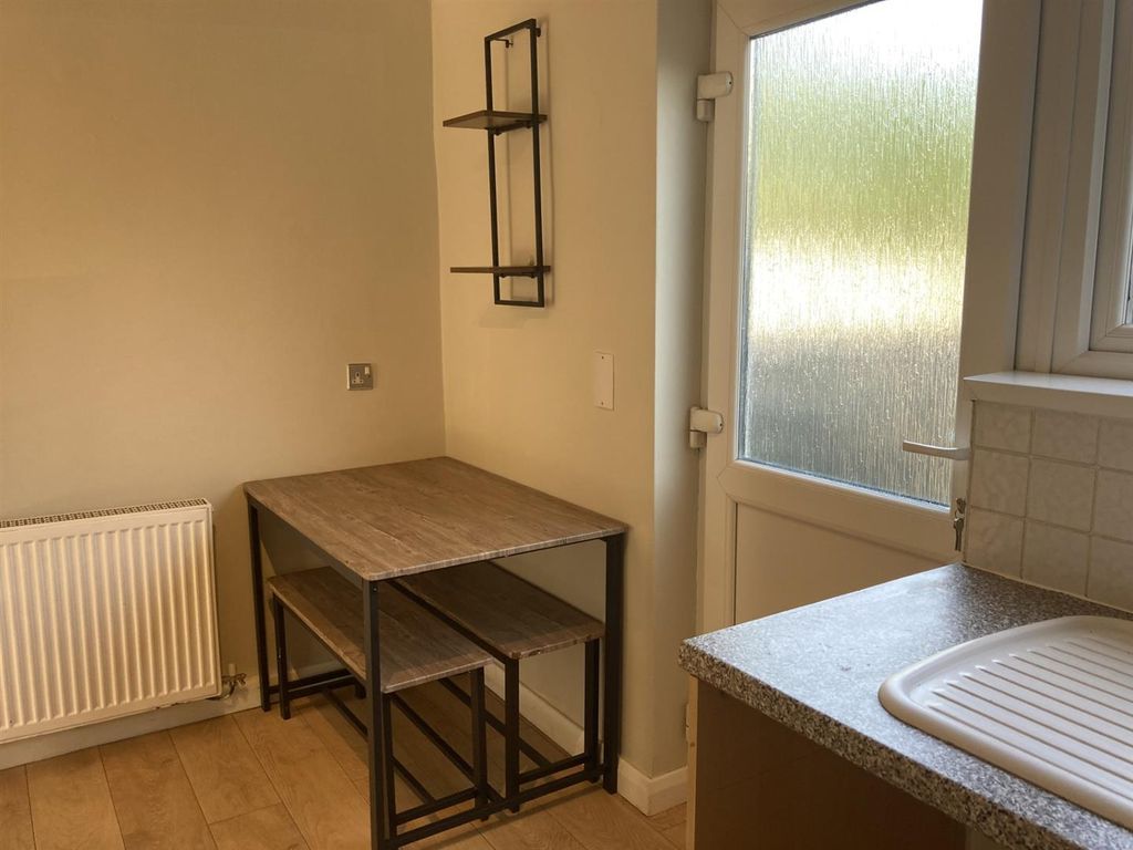 Property photo 3 of 10 Kitchen 2.Jpg