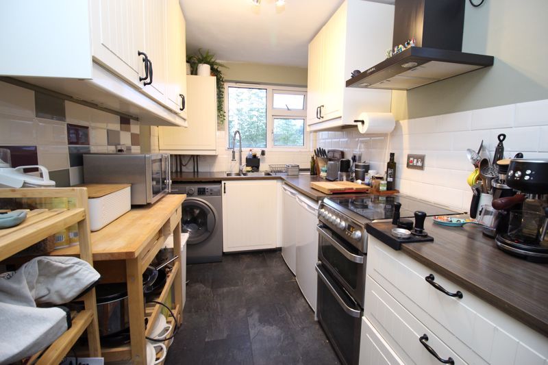 Property photo 2 of 8 Kitchen