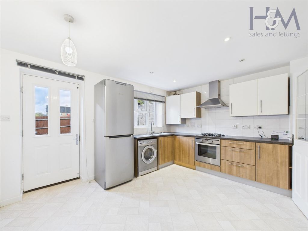 Property photo 3 of 23 Cam05648G0-Pr0011-Still006.Jpg