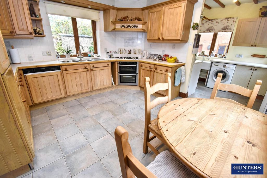 Property photo 3 of 23 Kitchen