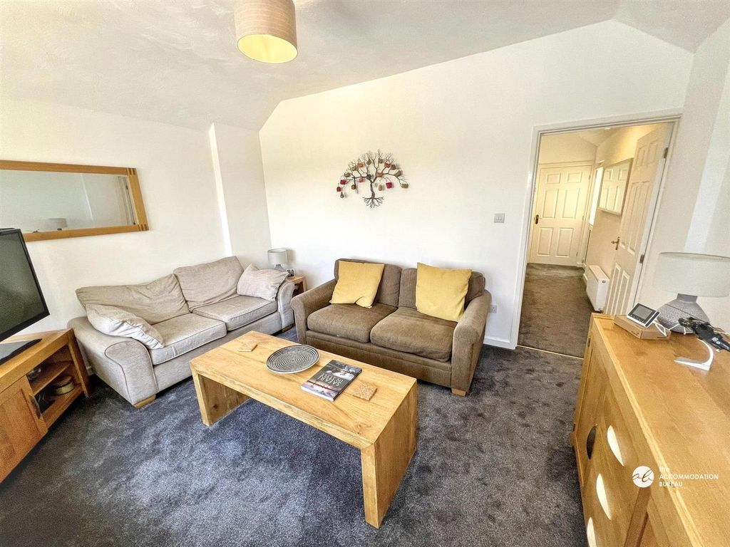 Property photo 3 of 11 Living Room