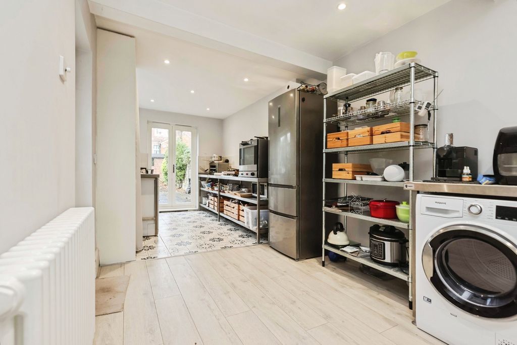 Property photo 3 of 20 Kitchen