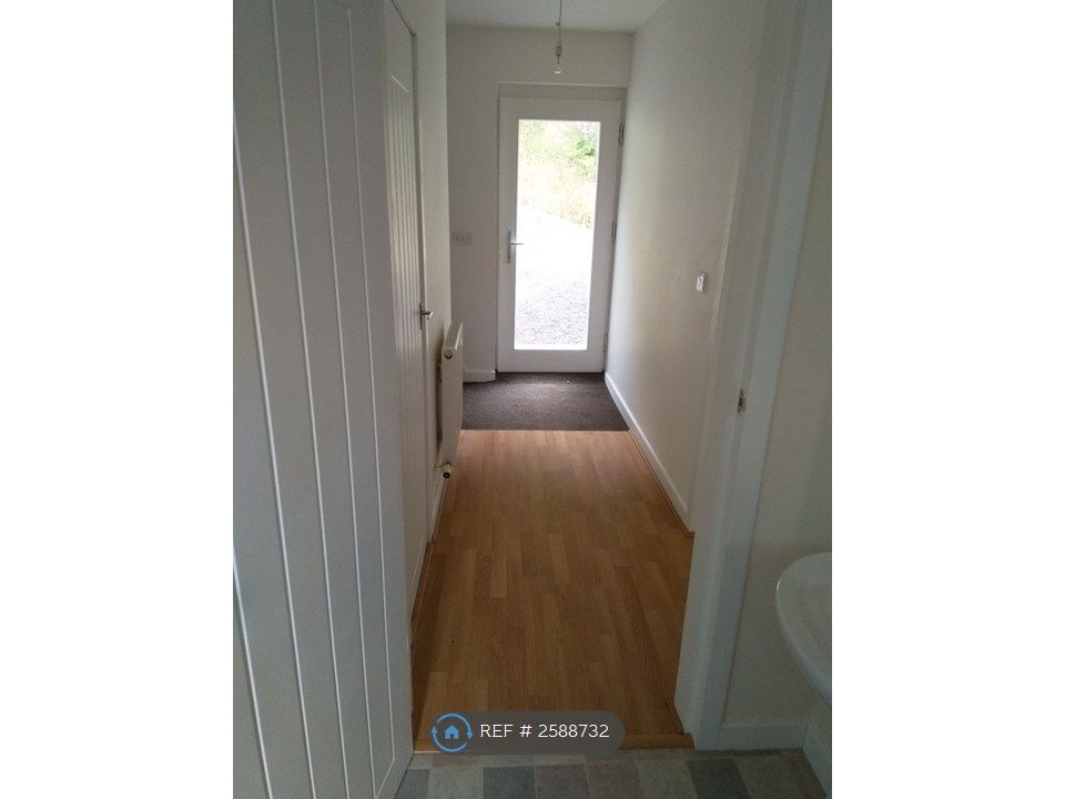 Property photo 3 of 10 Hallway Rear