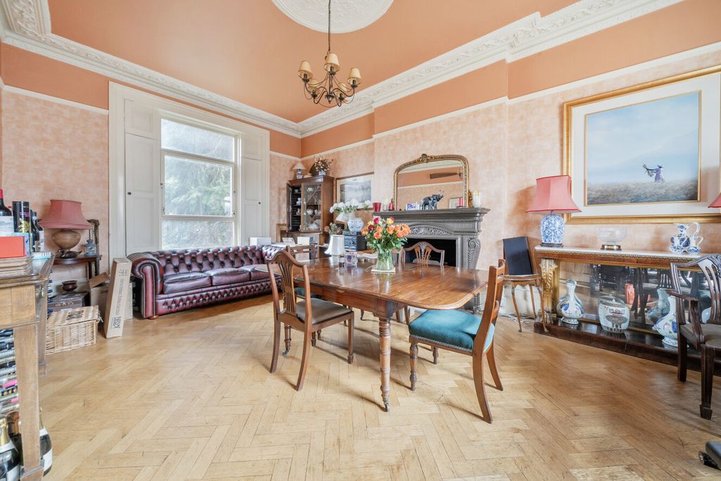 Property photo 2 of 11 1414647-19-699320...