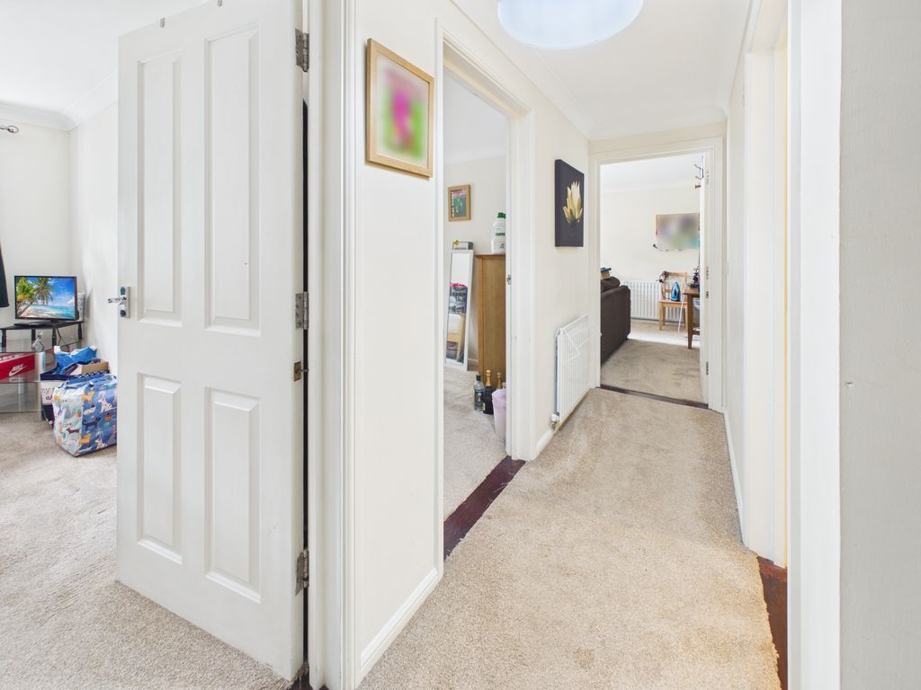 Property photo 3 of 10 Entrance Hallway