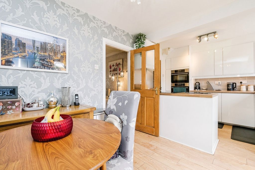 Property photo 3 of 30 Pbox-Img.Jpg