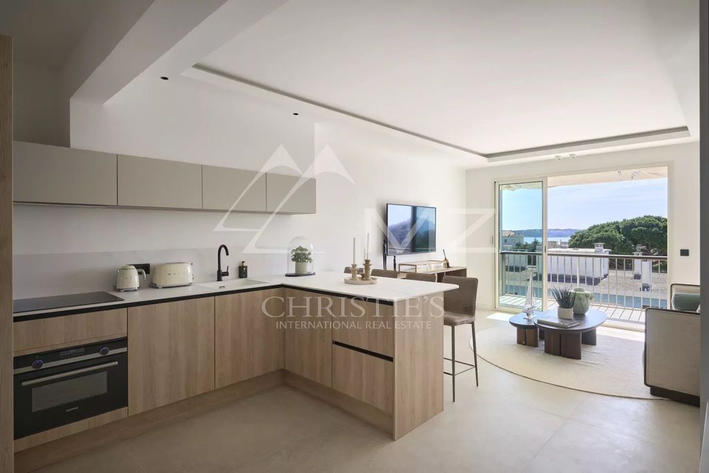 Property photo 1 of 21 3-Room Apartment On The Top Floor In The City Center
