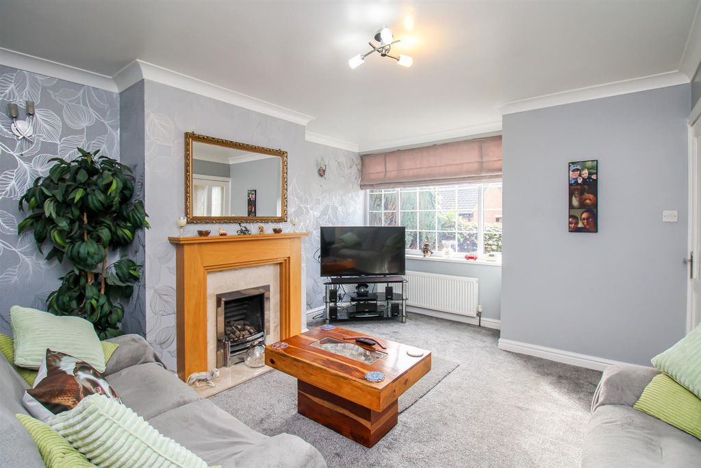 Property photo 2 of 11 Living Room