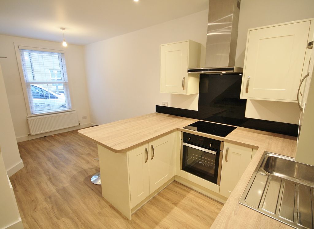 Property photo 1 of 10 Kitchen