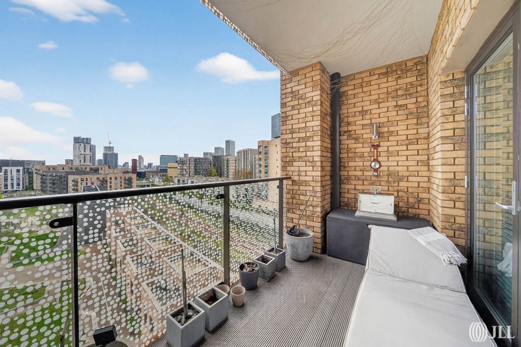 Property photo 2 of 35