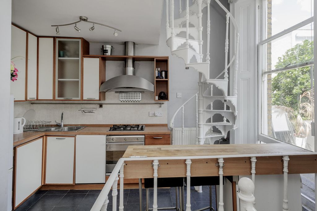 Property photo 3 of 10 3@9 Airlie Gdns-5967-Min.Jpg