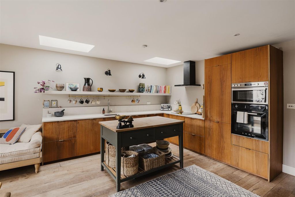 Property photo 2 of 59 Francis Road, E17