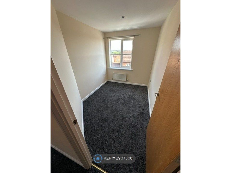 Property photo 3 of 13 Bedroom 2