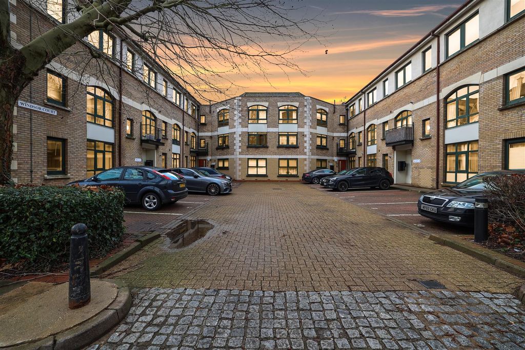 Property photo 1 of 17 Fabac8cc70d942Faebcf1c1c5806A3E579d1ccc5.Jpg