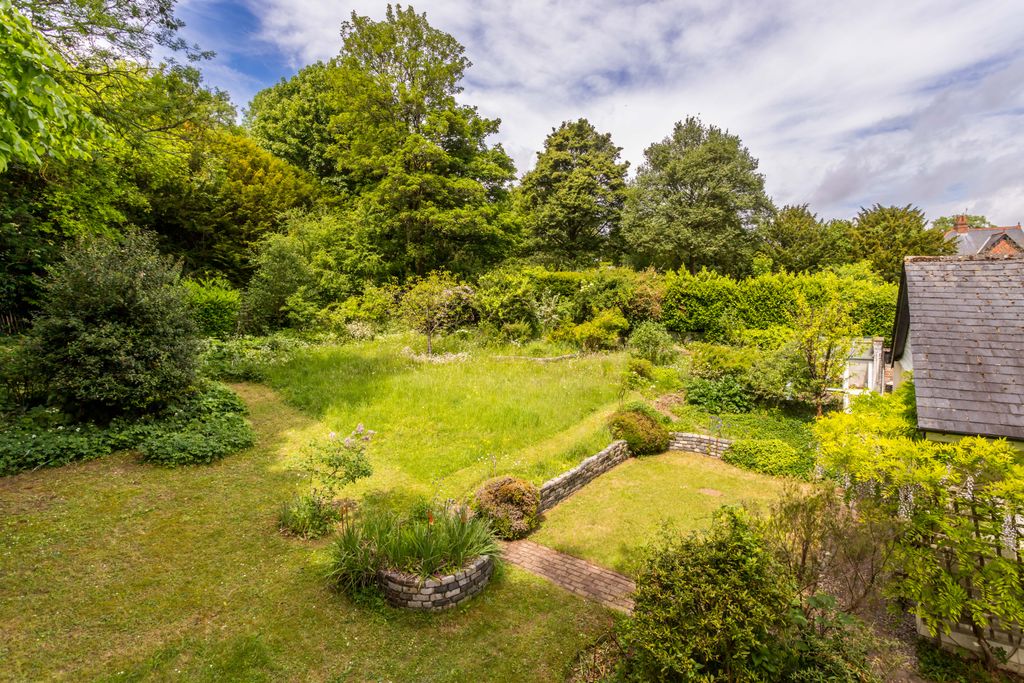 Property photo 2 of 34