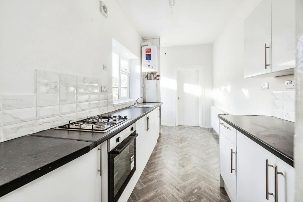 Property photo 2 of 12 Kitchen.Jpg