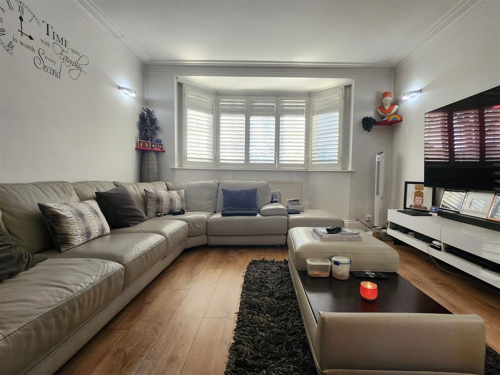 Property photo 3 of 13 R1.Jpg