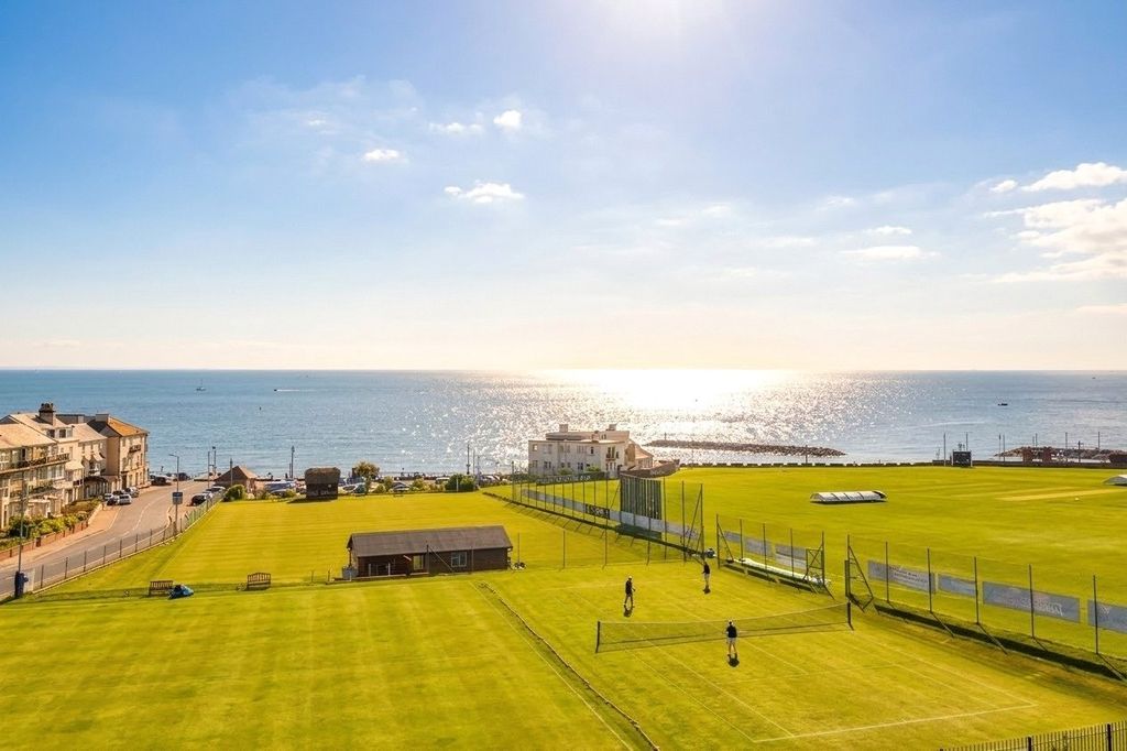 Property photo 2 of 18 Sea View