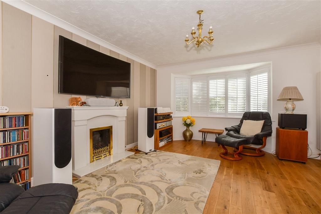 Property photo 3 of 15 Lounge