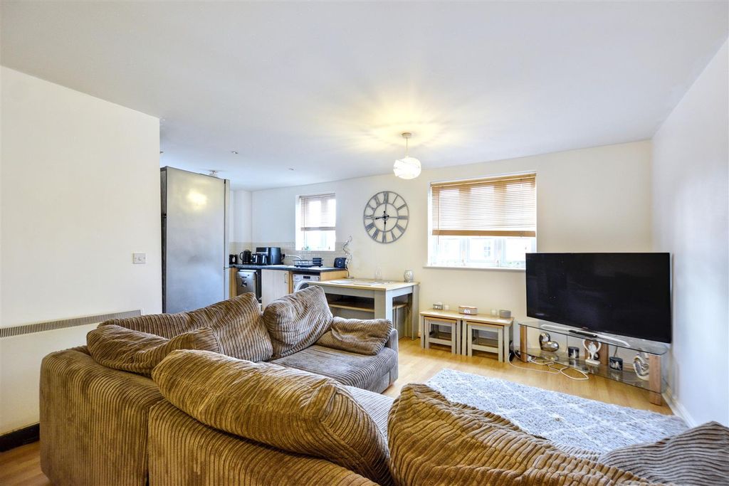 Property photo 2 of 12 Lounge_1.Jpeg