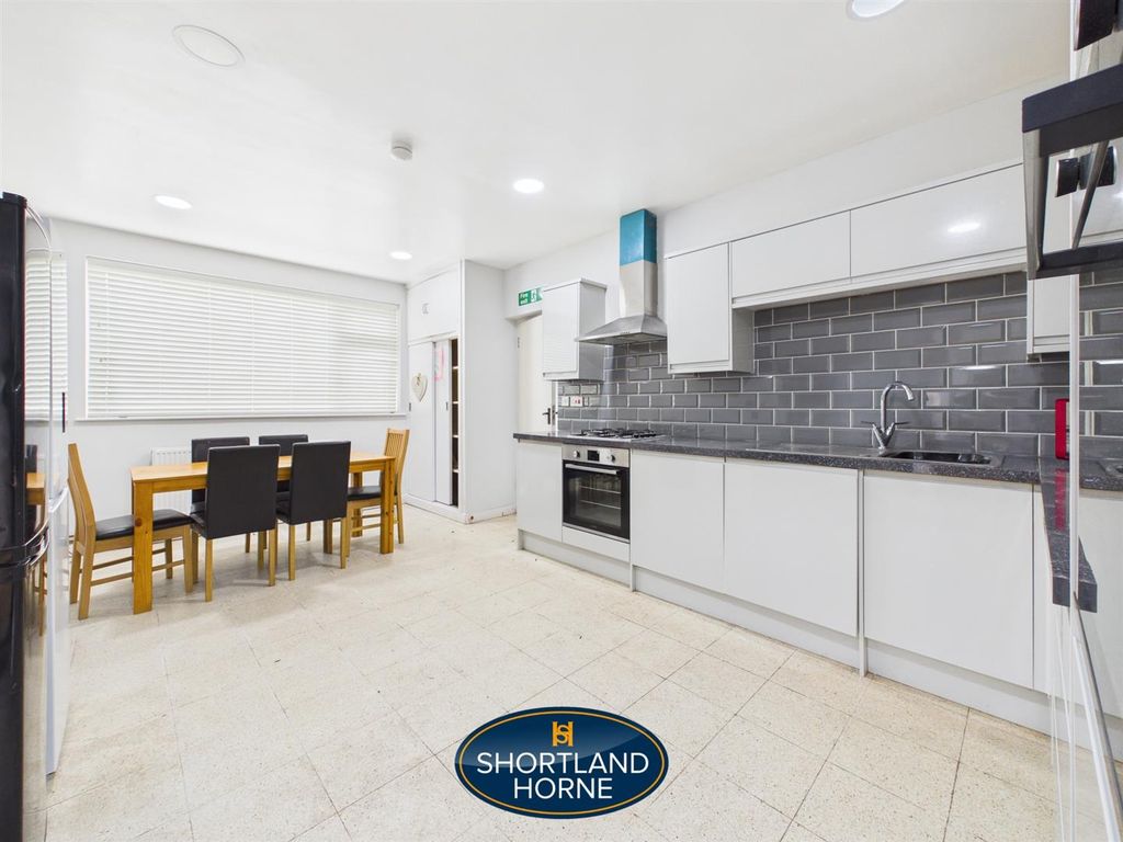 Property photo 3 of 26