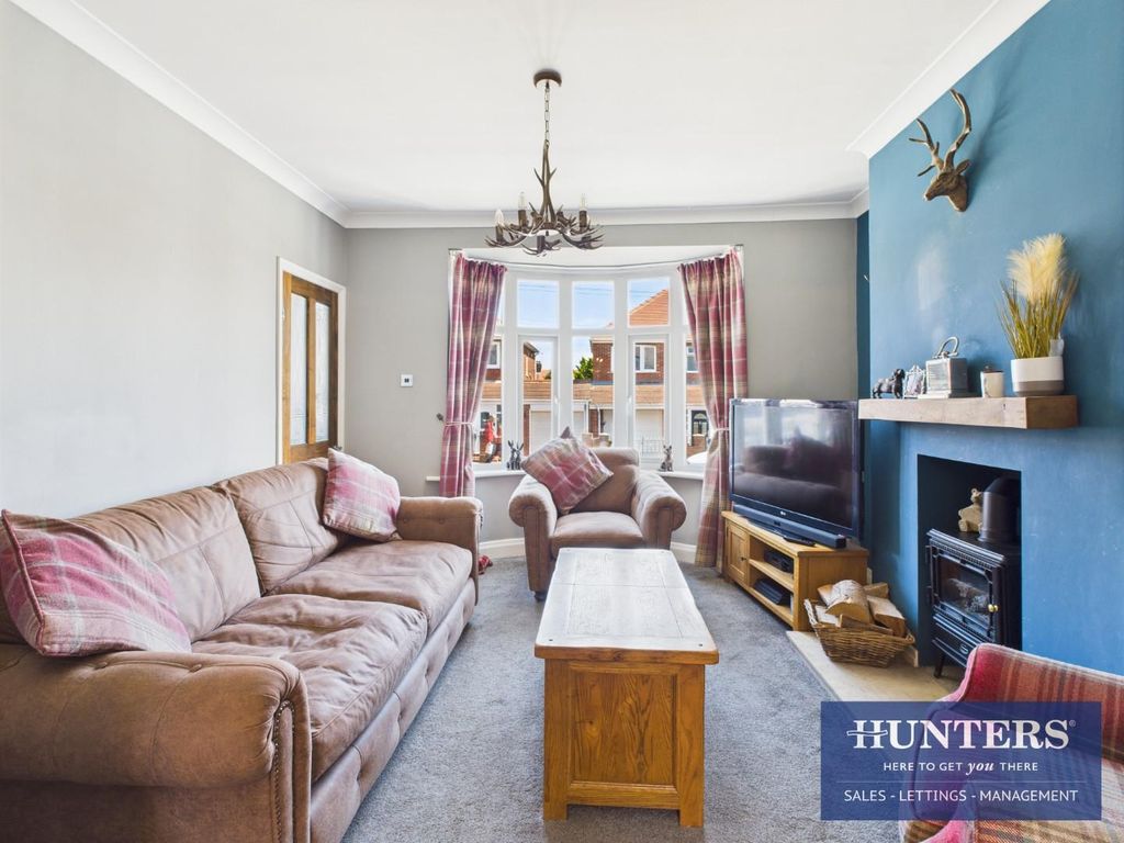 Property photo 2 of 12 Living Room