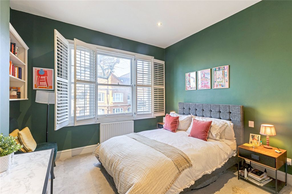 Property photo 3 of 10 Principal Bedroom