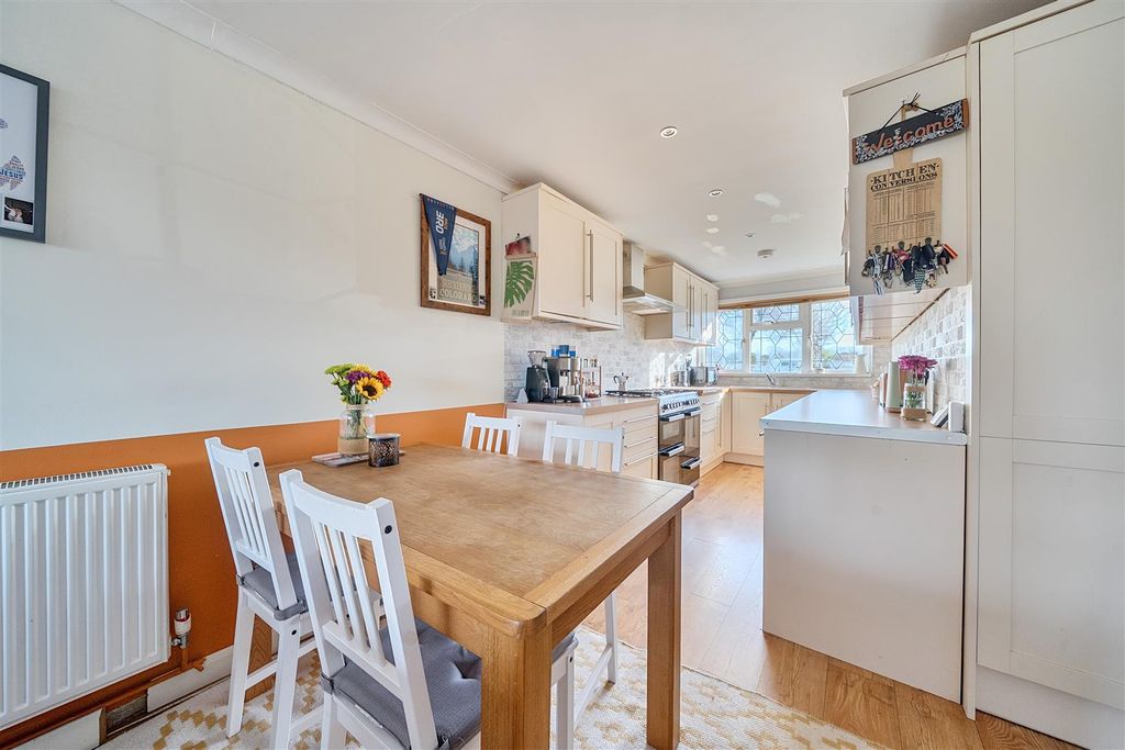 Property photo 1 of 16 Kitchen/Diner