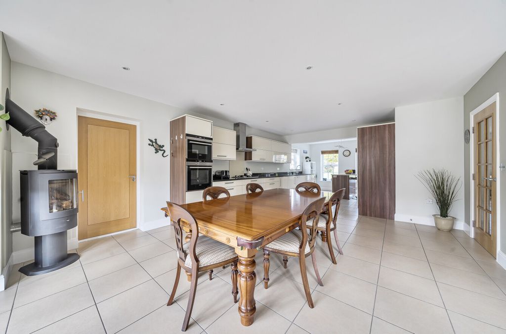 Property photo 2 of 23