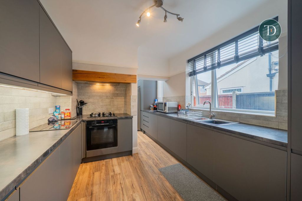 Property photo 2 of 26