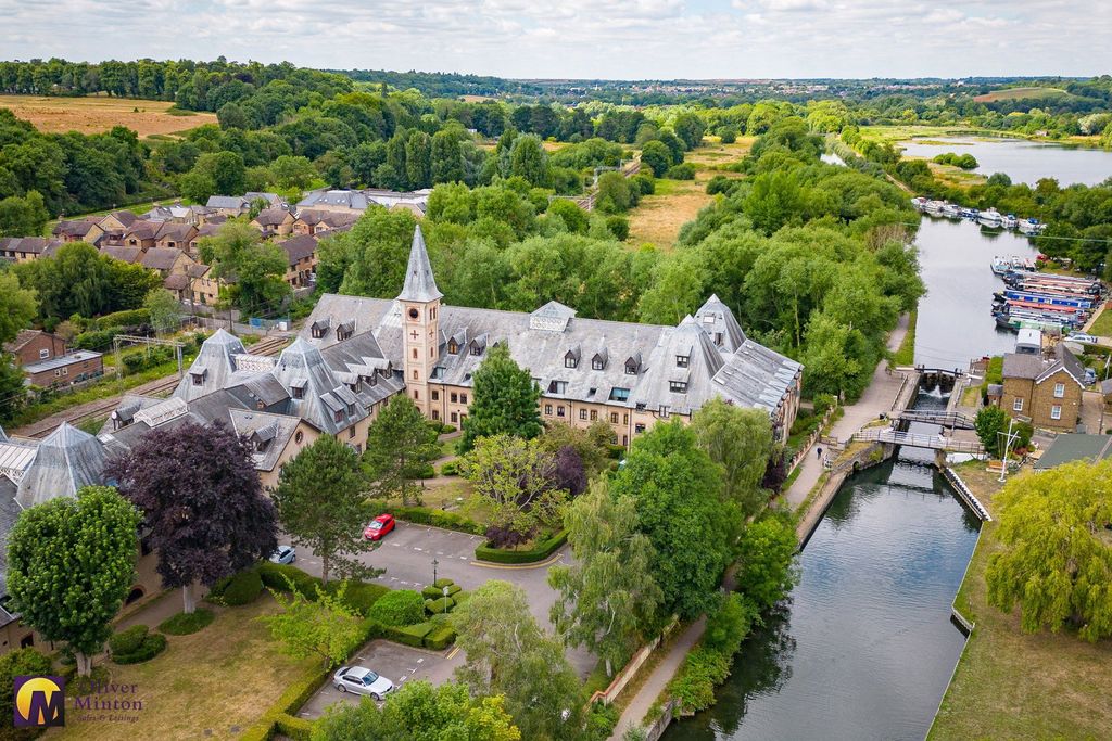 Property photo 1 of 20