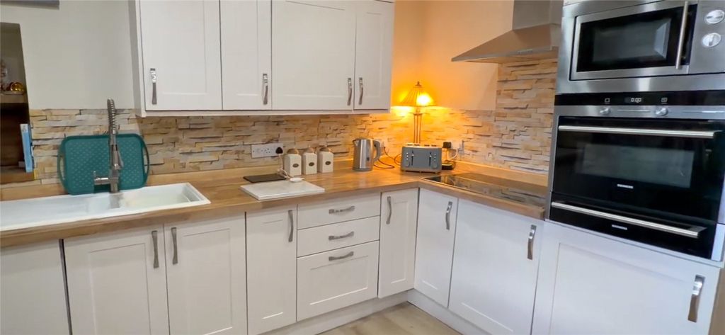 Property photo 3 of 28 Picture No. 03